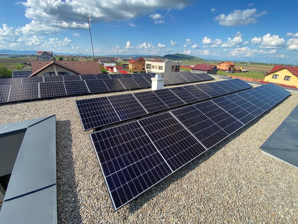 Sistem fotovoltaic de 12,6 kW montat de Euro House